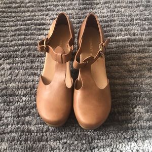 Old navy t-strap heels size 8